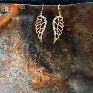 Stella and Dot Bellissmo Angelo Angel Earrings.